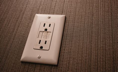 electrical box clicking|why do electrical outlets click.